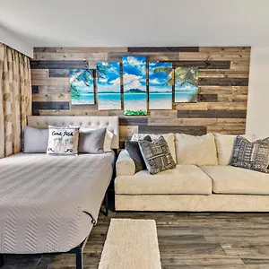 Apartment Inviting Waikiki Grand One Block To Beach!, Honolulu